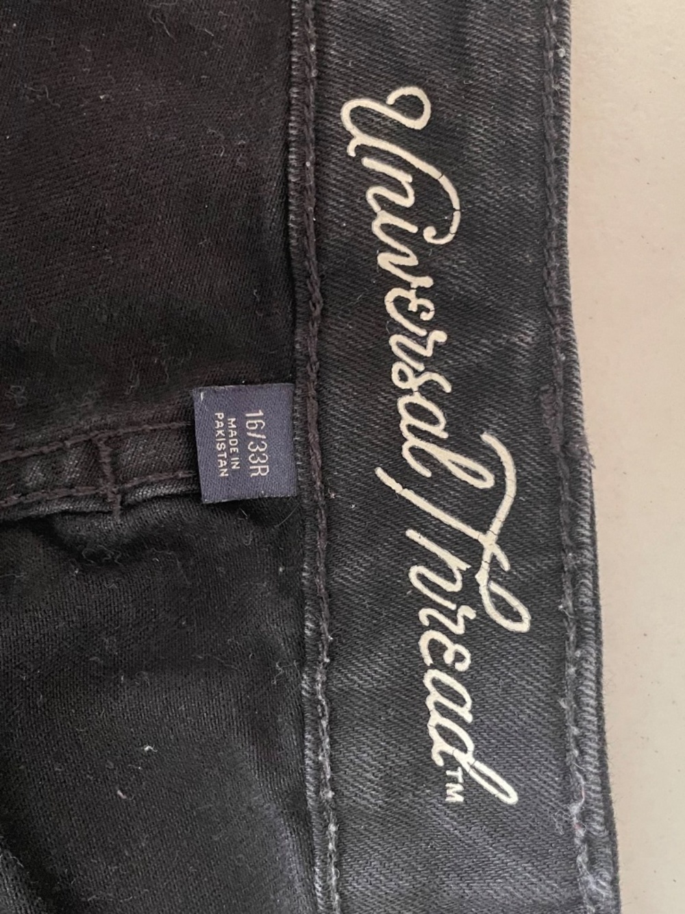 Universal Thread High-rise Black Bermuda Shorts in "Like New" Plus Size 16 - Picture 5 of 9
